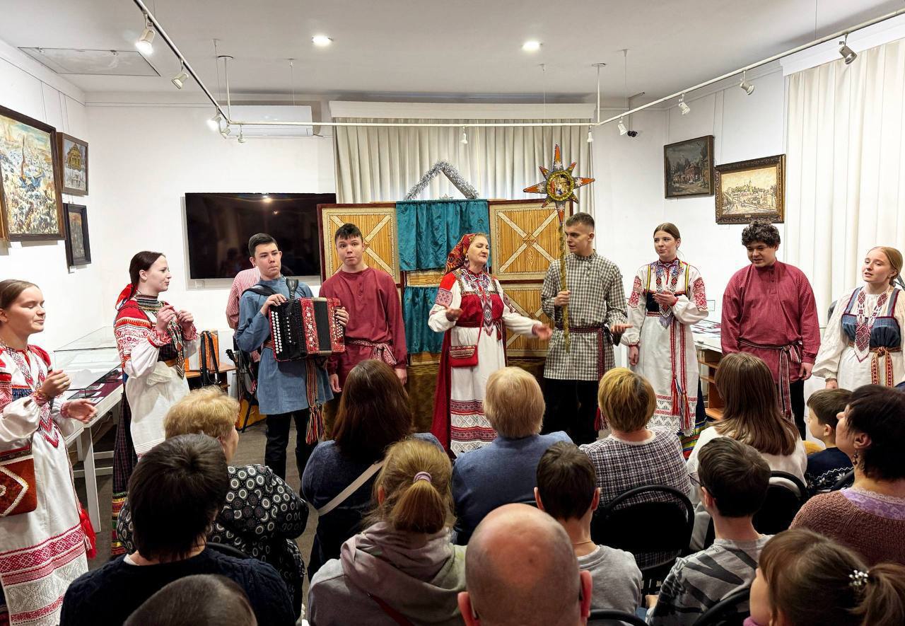 Рождественский вертеп показали в музее-заповеднике «Подолье»