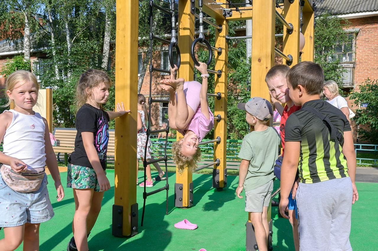 Еще две детские площадки обновили в Подольске