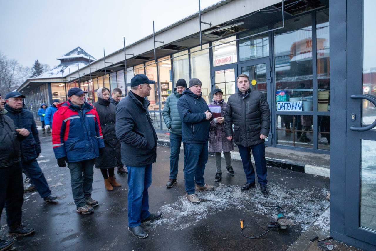 Торговые ряды на улице в центре Подольска становятся цивильнее