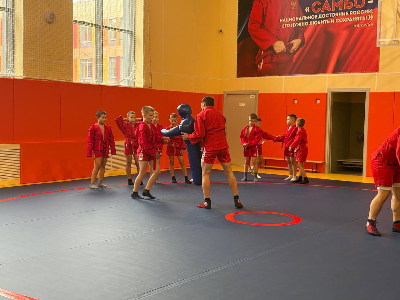 В климовской школе теперь можно заниматься самбо