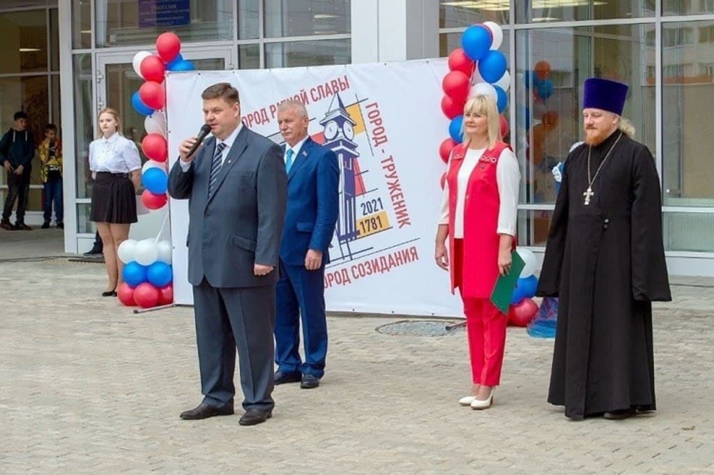 Николай Пестов принял участие в торжественной линейке, прошедшей в гимназии имени Подольских курсантов