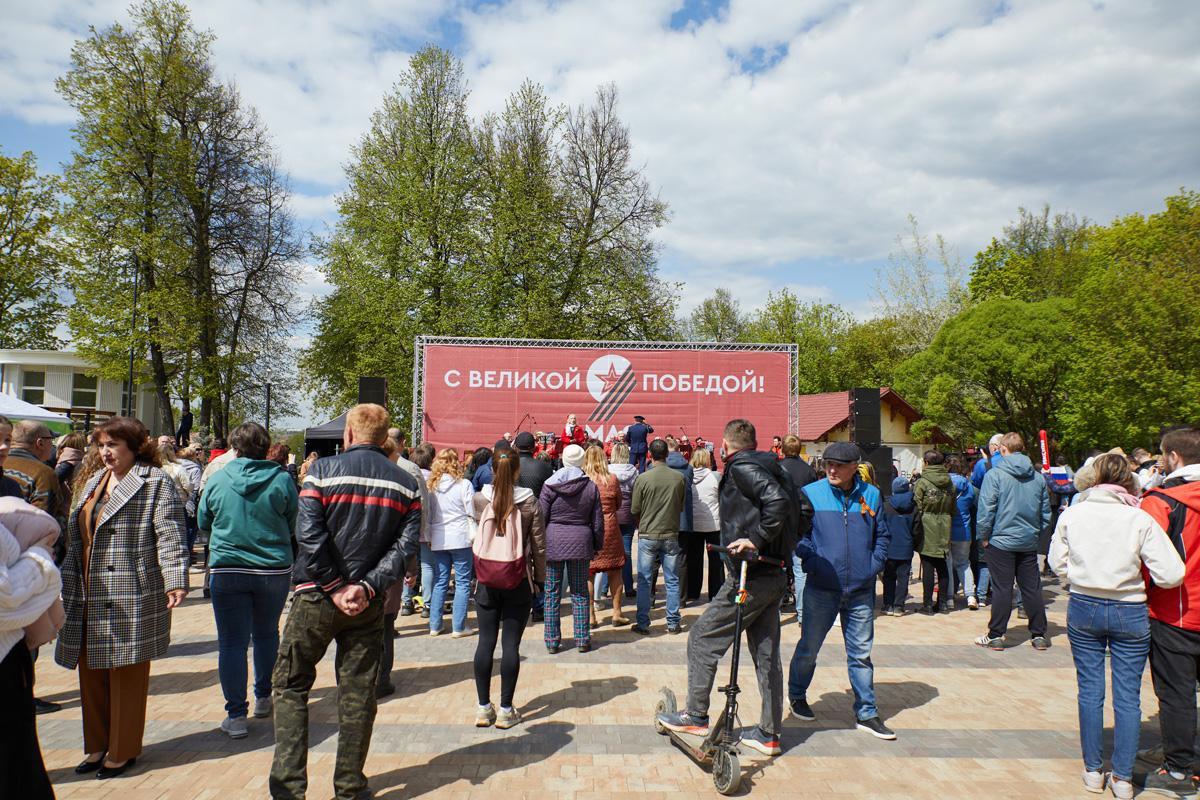 Более десяти тысяч подольчан посетили праздничную программу в парке  Талалихина, посвящённую Дню Победы