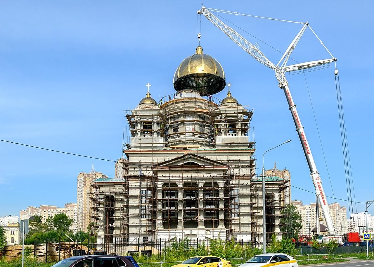 Главный купол установили на Никольский храм в Кузнечиках Главный купол установили на Никольский храм в Кузнечиках