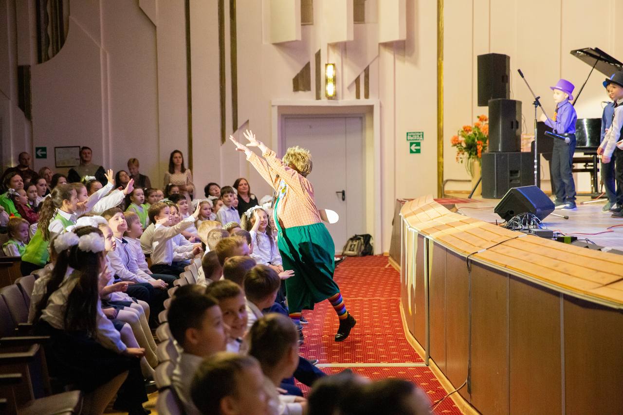 Посвящение в юные музыканты учащихся первых классов