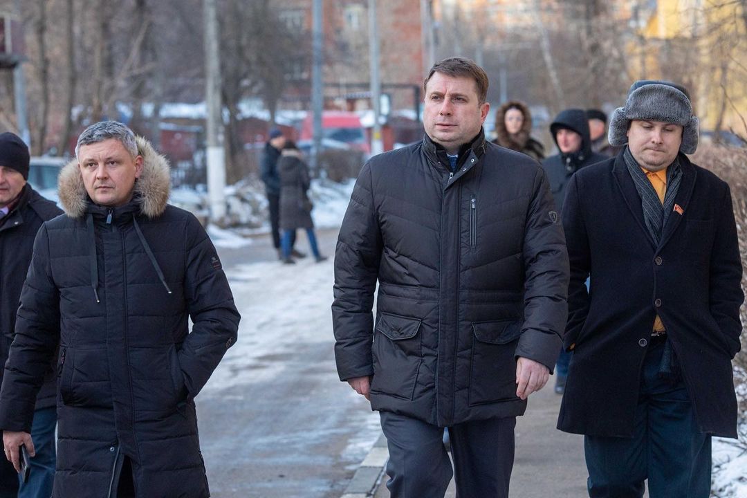 Глава Подольска Дмитрий Жариков совершил обход территорий микрорайона Силикатная Глава Подольска Дмитрий Жариков совершил обход территорий микрорайона Силикатная