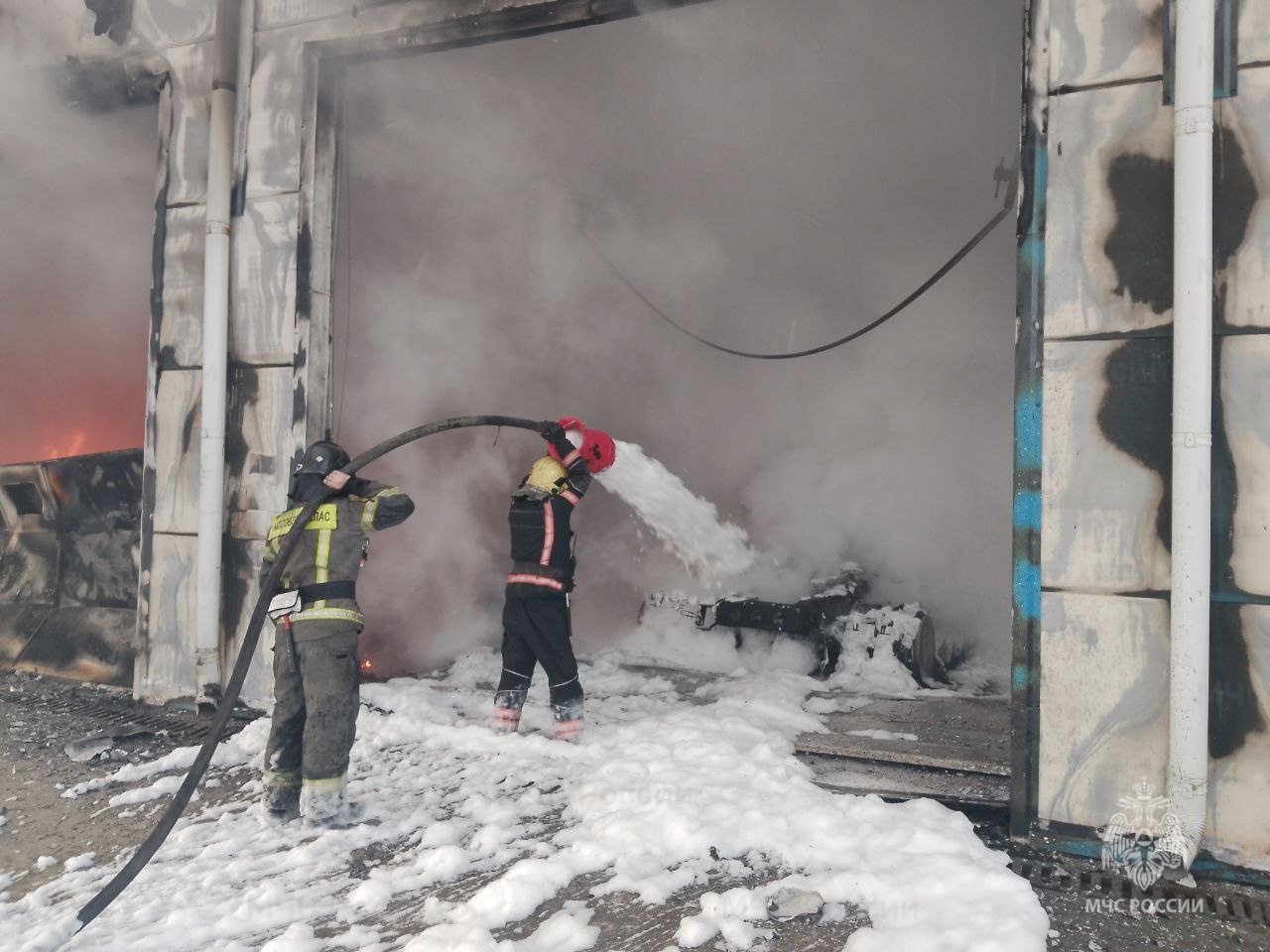 В Подольске пожарные ликвидировали возгорание автосервиса