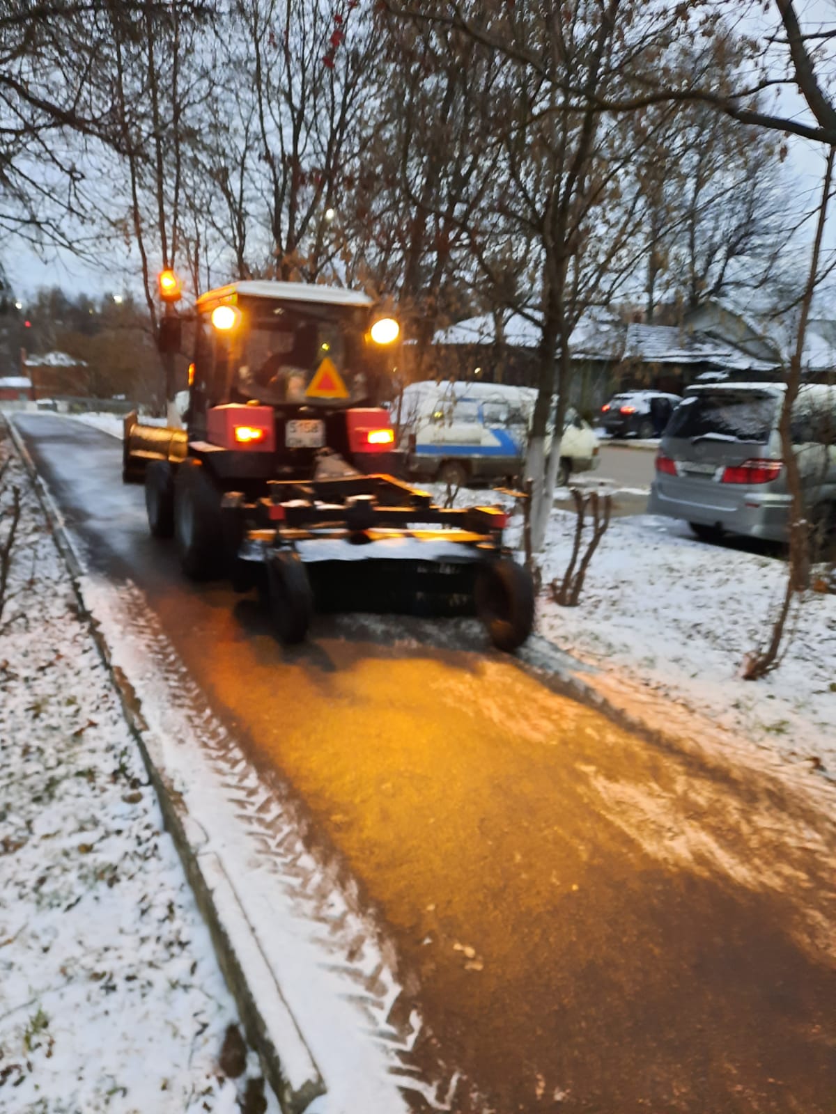 Из-за снегопада в Подольске усилена работа дорожных и коммунальных служб