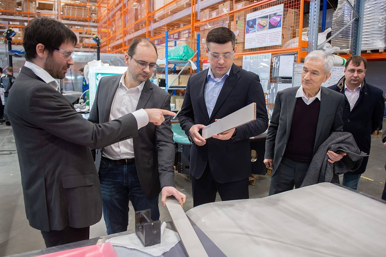 Григорий Артамонов побывал на передовом предприятии "УНИХИМТЕК"