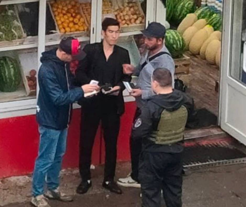 В Климовске проверили, как иностранные граждане соблюдают миграционное законодательство