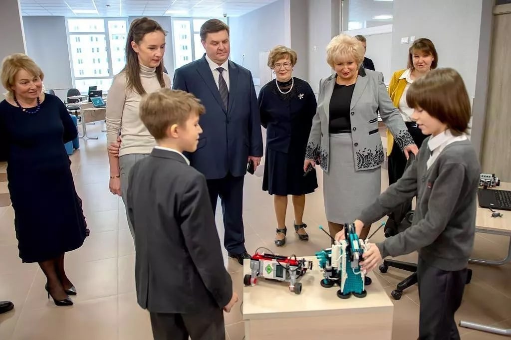 12 января распахнула свои двери для учеников и педагогов новая школа-новостройка на 1 100 мест по адресу Флотский проезд, 9
