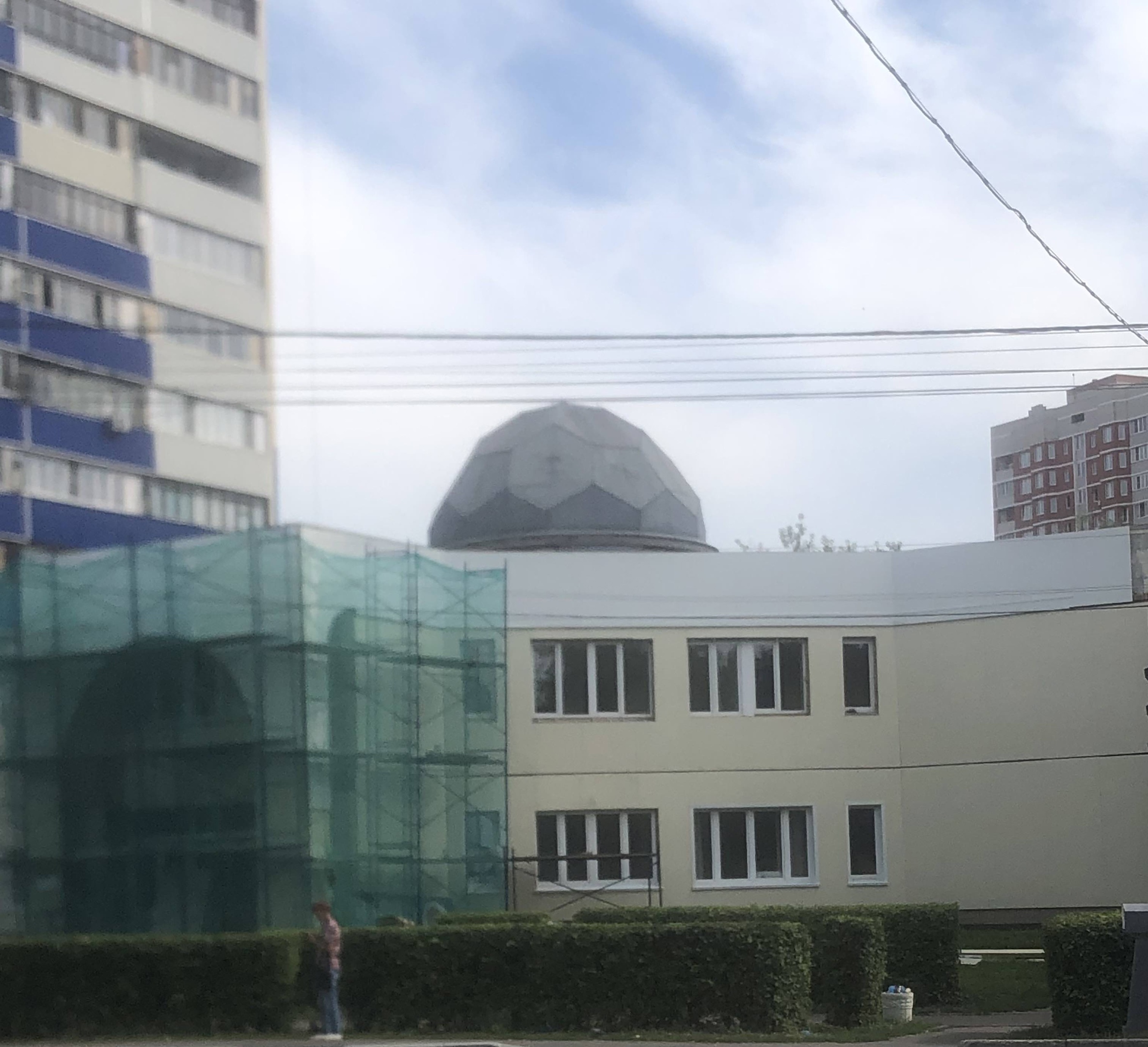 Продолжаются работы по обновлению фасада Подольской станции переливания крови