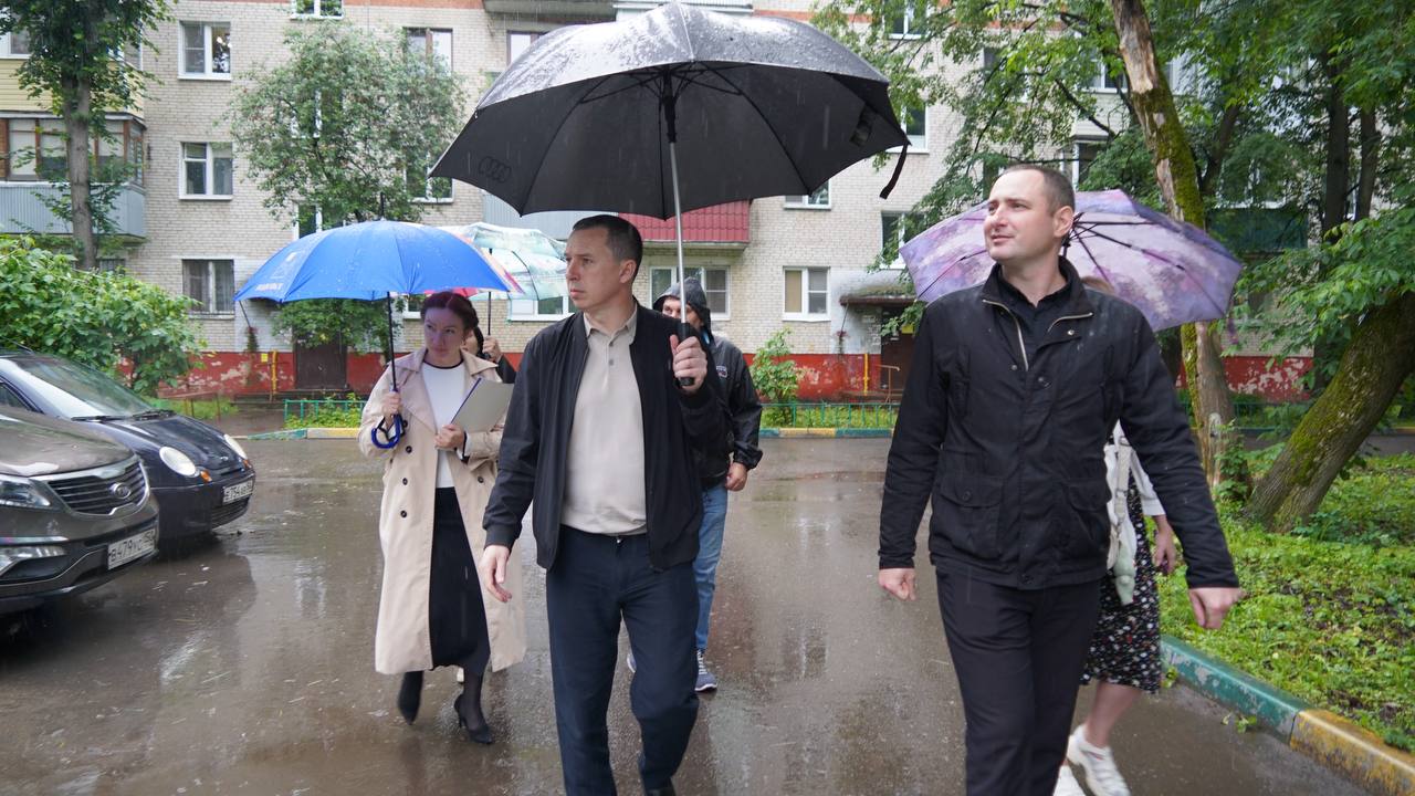 Мониторинг содержания территории в Южном микрорайоне проверил первый замглавы  Подольска