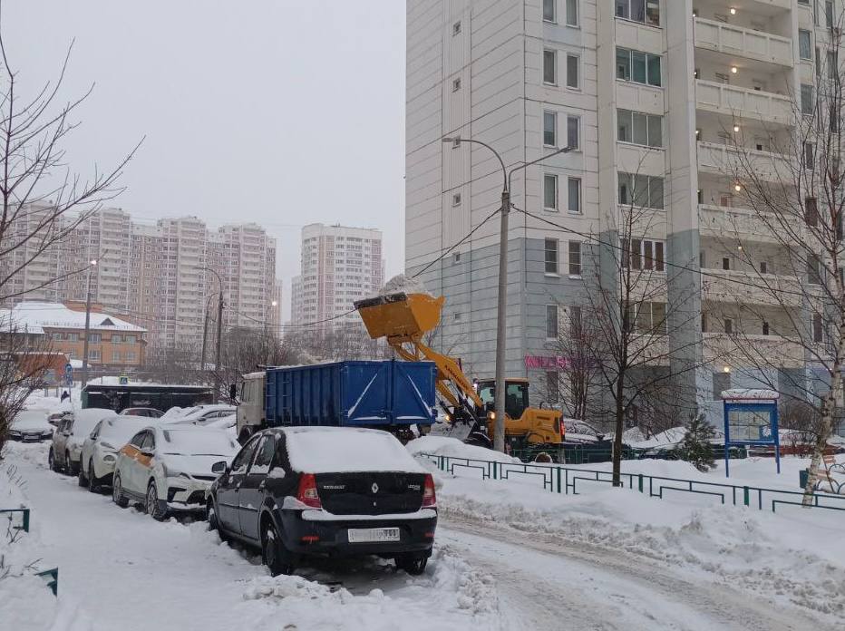 В Подольске просят убрать машины из дворов на время уборки и вывоза снега В Подольске просят убрать машины из дворов на время уборки и вывоза снега