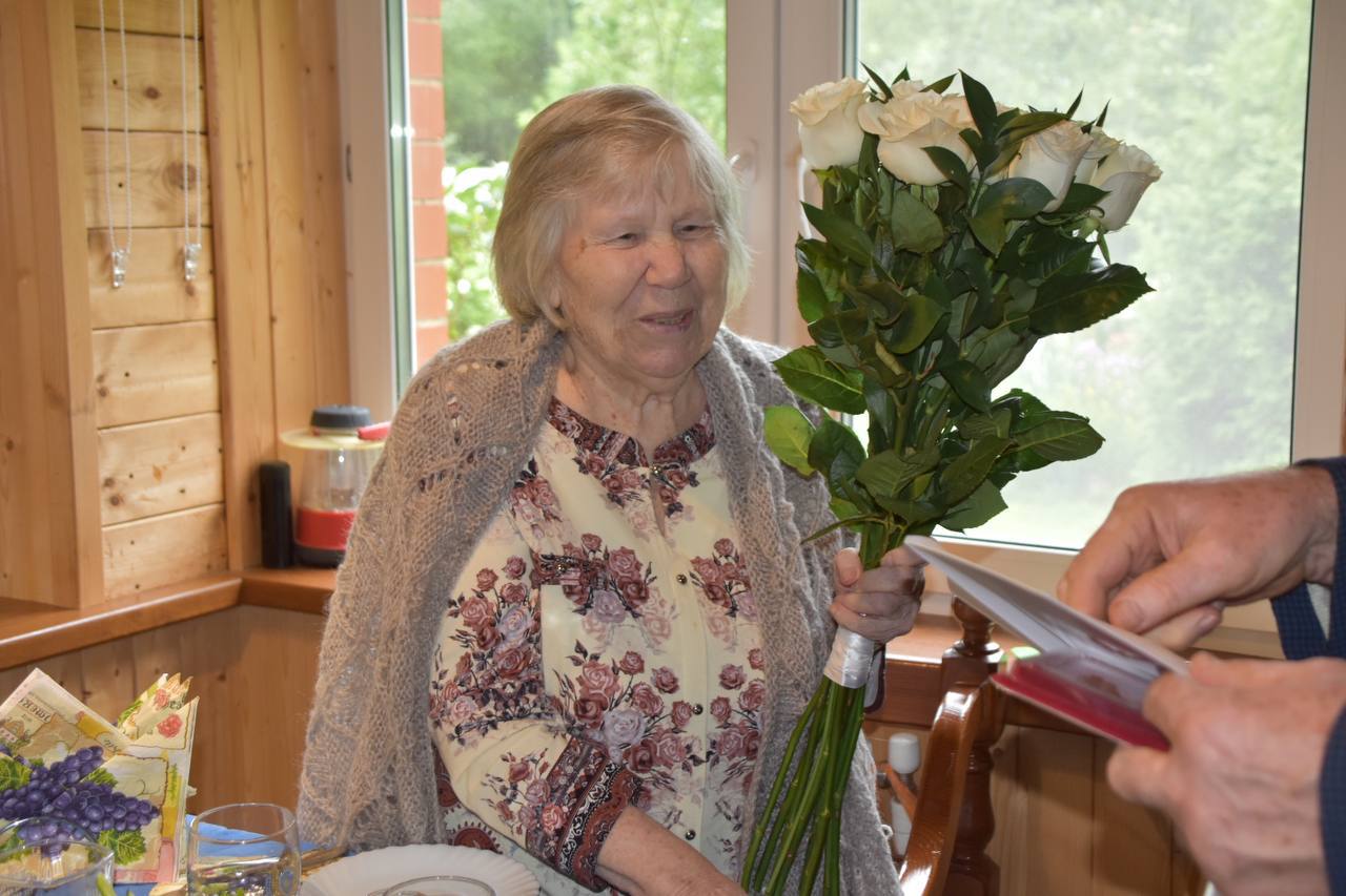 Муниципальную награду вручили ветерану Раисе Нечаевой 