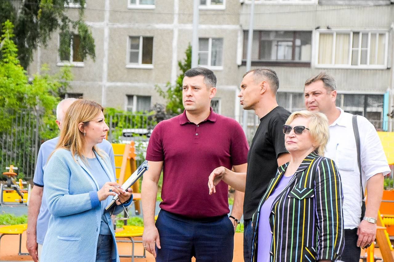 Григорий Артамонов проверил динамику работ на объекте на улице Вокзальной