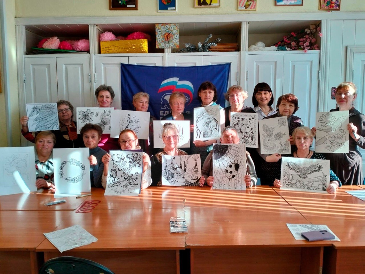 Изостудия "долголетов" продолжает творить