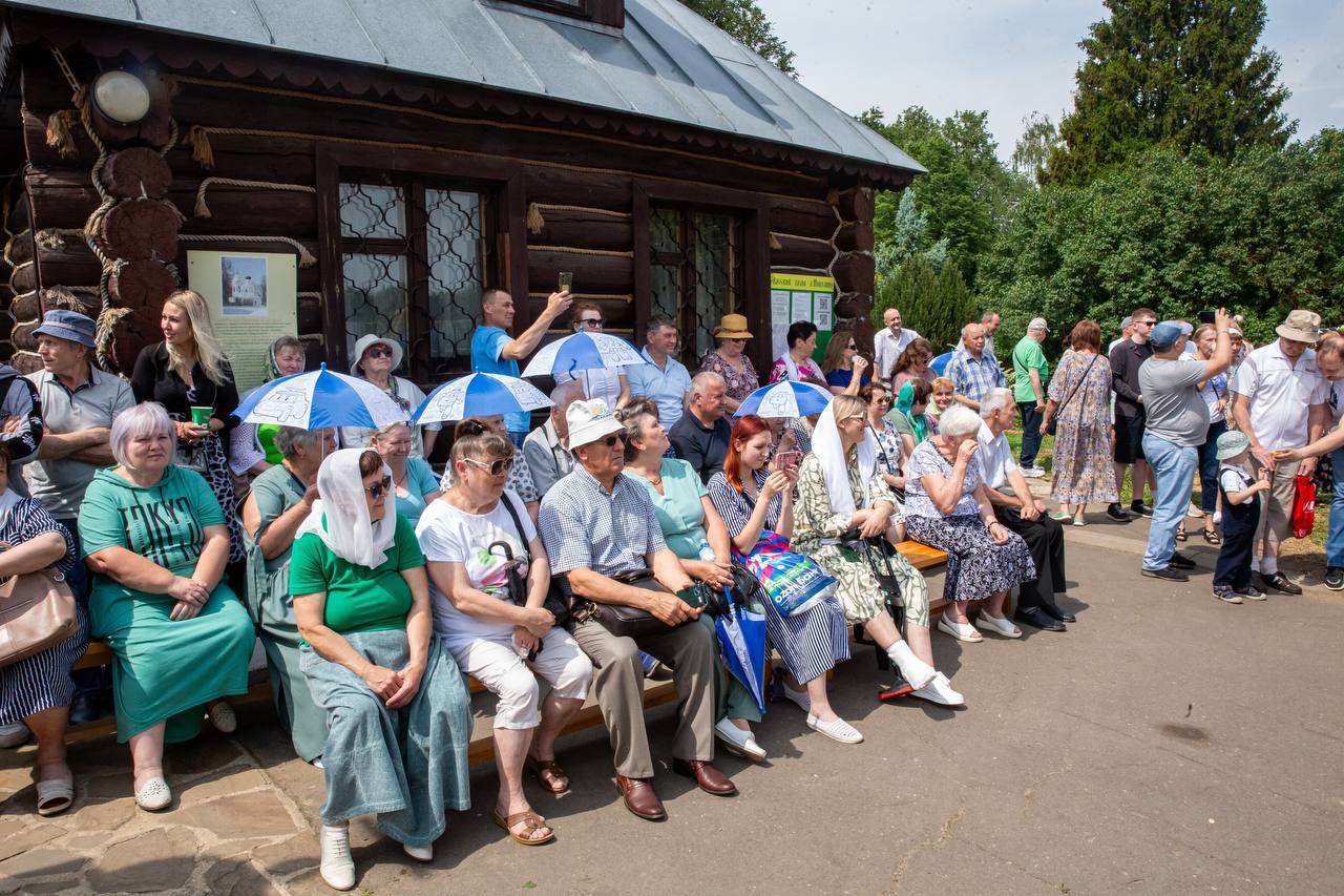 День Святой Троицы и День деревни отметили на территории Спасского храма в Никулине