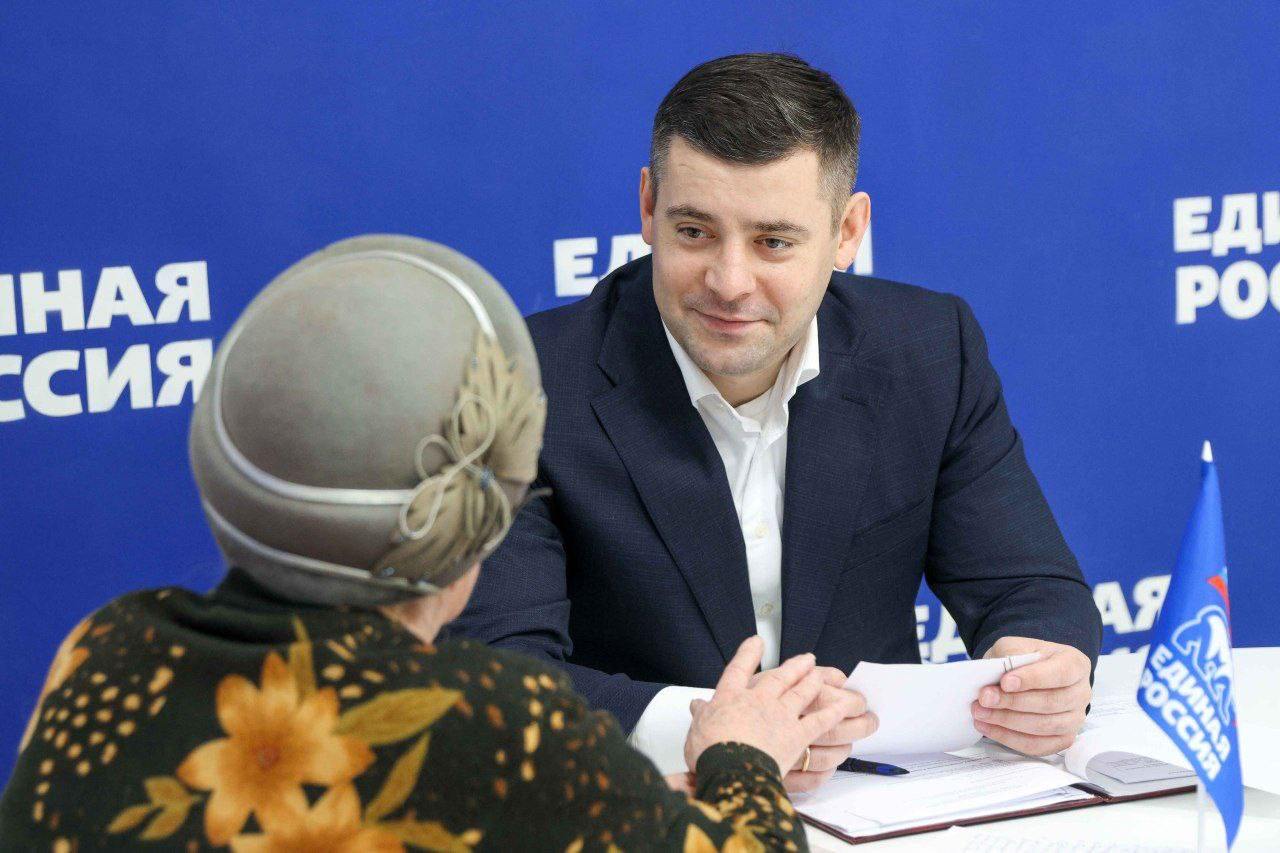 Прием граждан провел глава г. о. Подольск, секретарь местного отделения ЕР Григорий Артамонов