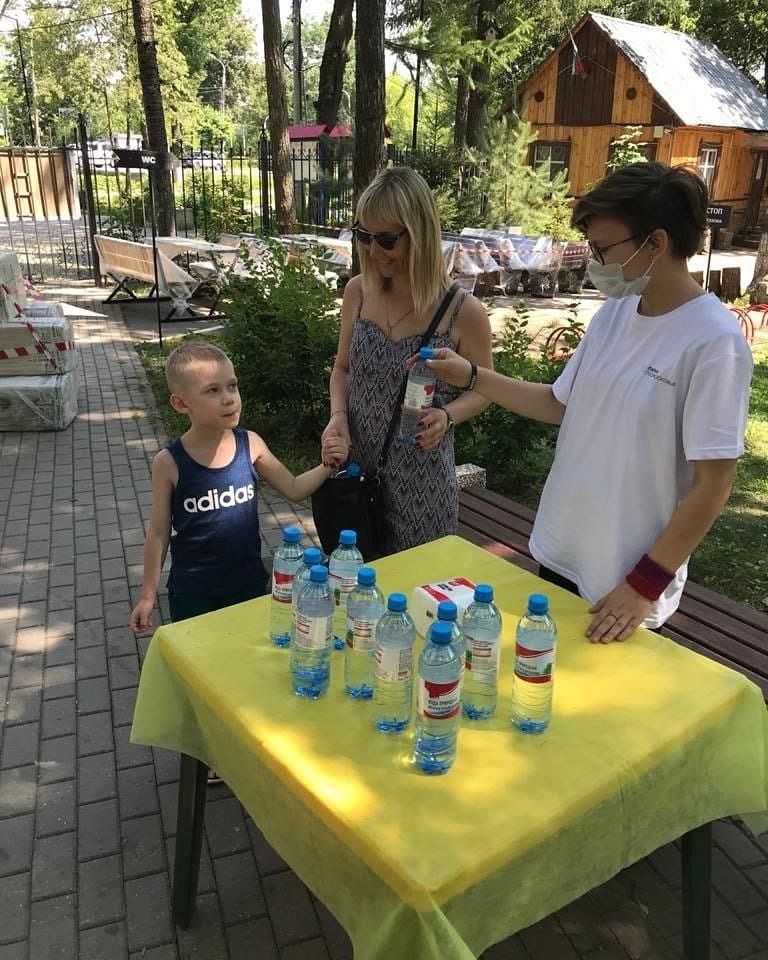 В парках раздают воду