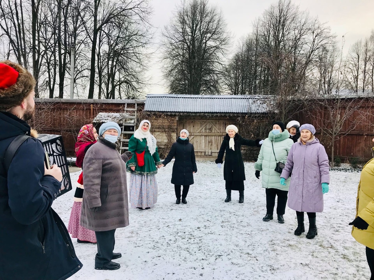 "За околицей"