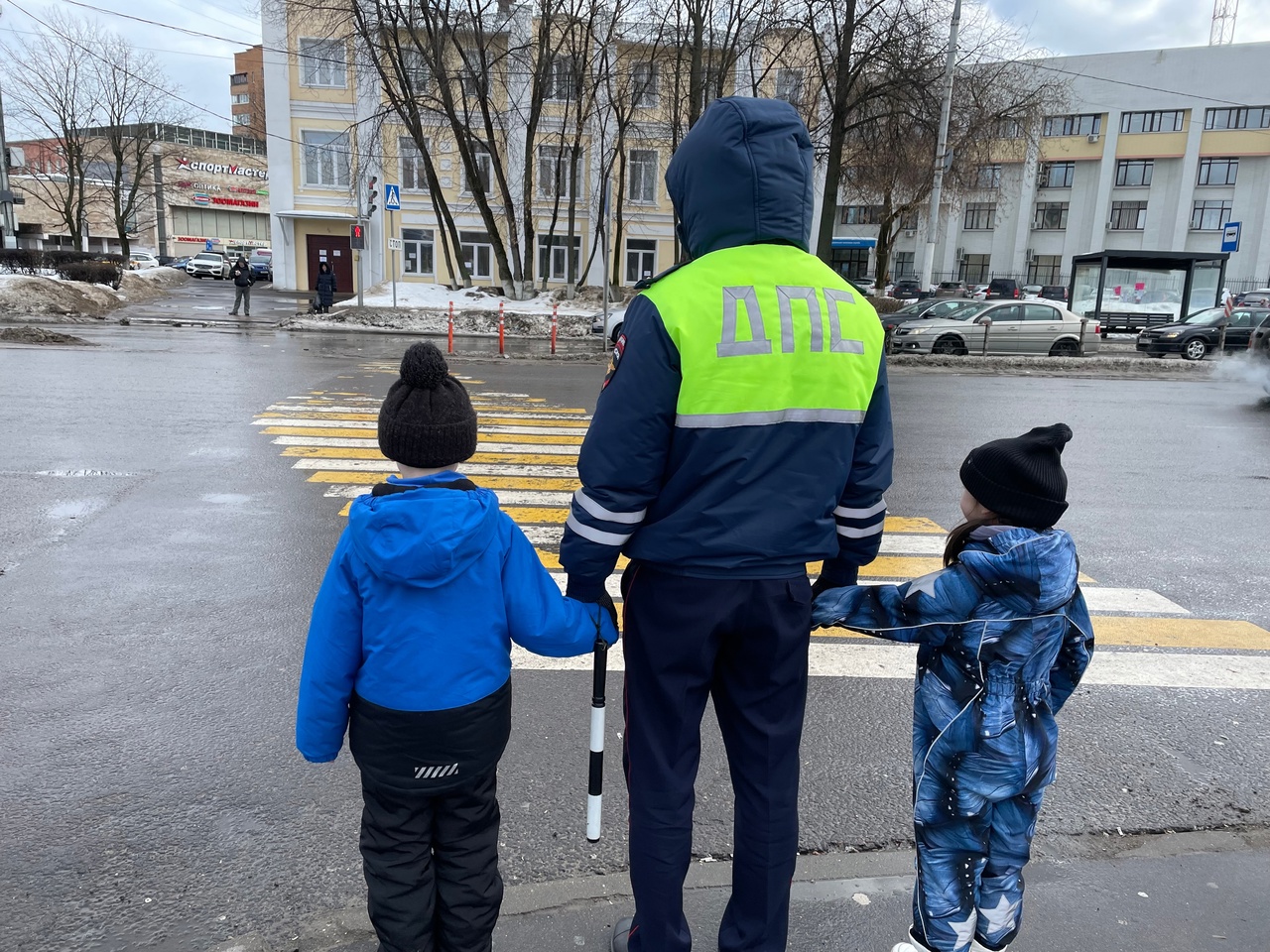 Пешеходам на дорогах - особое внимание