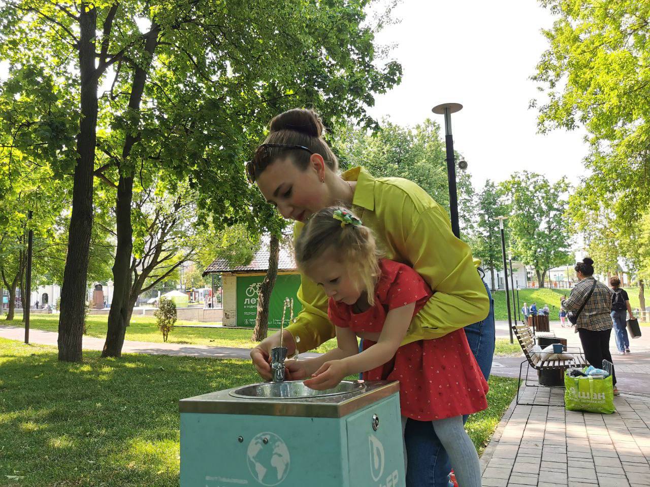 В двух парках Подольска установили бесплатные фонтаны с чистой питьевой водой