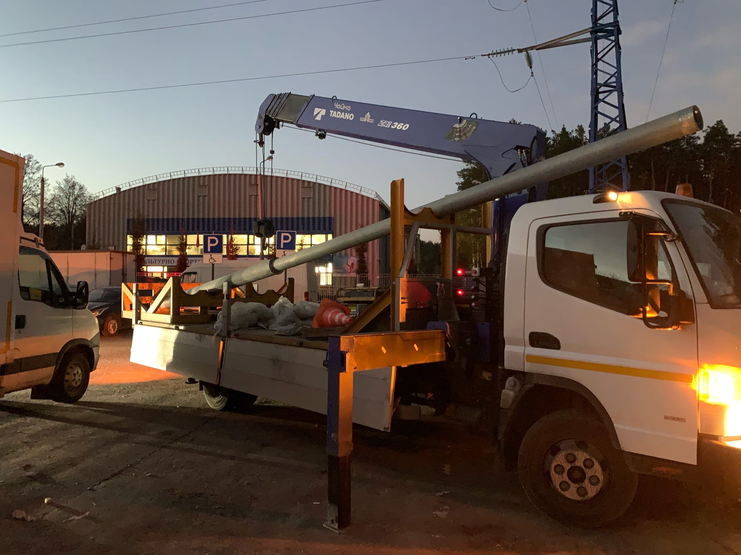 Парковка у ФСК "Заречье" будет с освещением