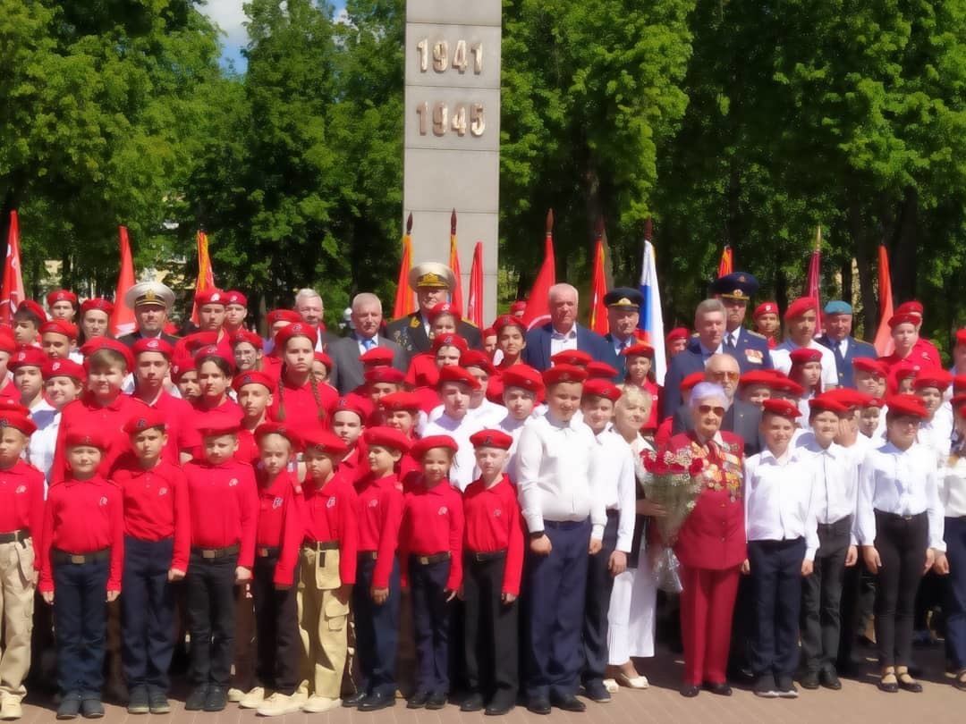 25 мая на площади Славы подольские школьники торжественно вступили в ряды Юнармии 25 мая на площади Славы подольские школьники торжественно вступили в ряды Юнармии