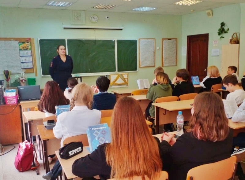 В Подольске полицейские провели антинаркотические беседы со школьниками