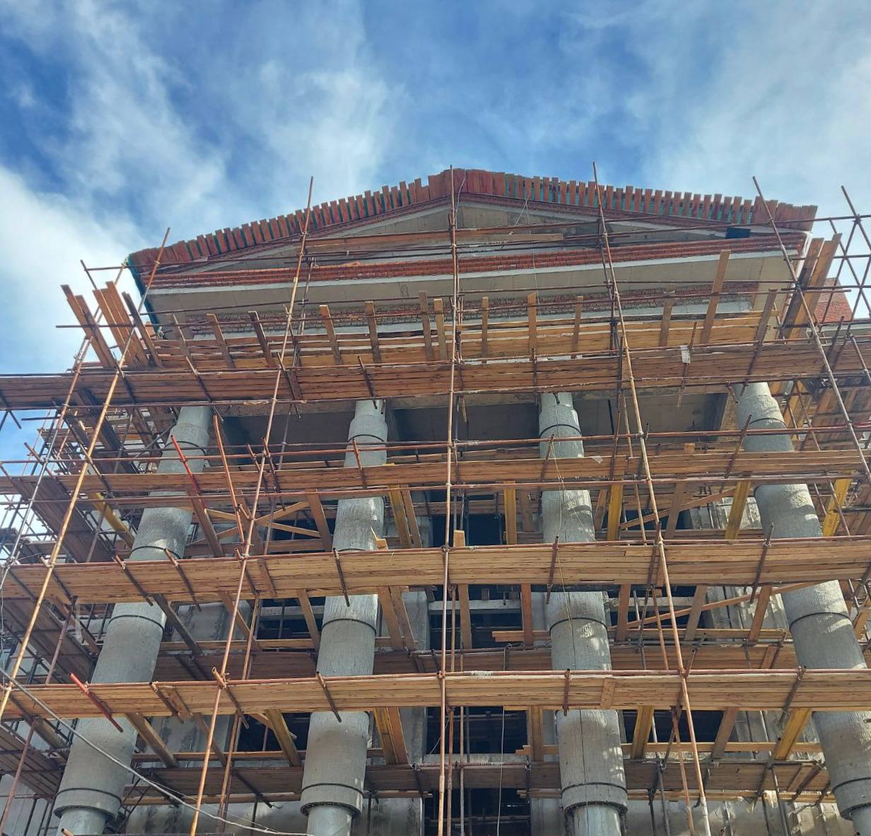 В строящемся Никольском храме в Кузнечиках возводят звонницу