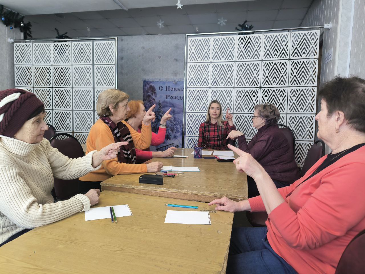 Занятие по нейрогимнастике провели в клубе "Активное долголетие"