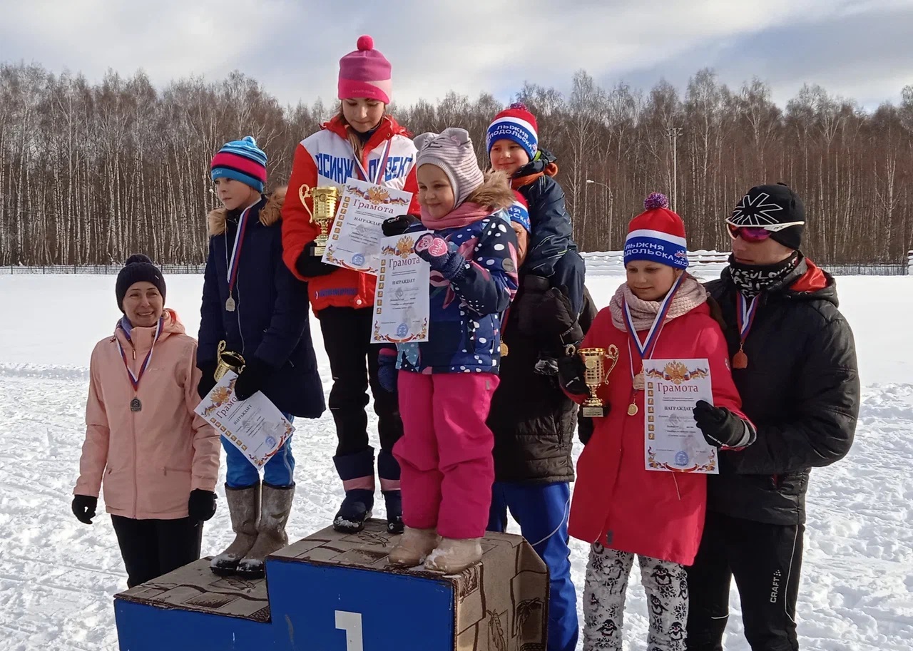 На стадионе «Подолье» 13 февраля состоялась лыжная эстафета «Семейная лыжня» На стадионе «Подолье» 13 февраля состоялась лыжная эстафета «Семейная лыжня»