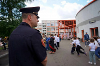 Росгвардейцы устроили праздник для детей, оставшихся без попечения родителей Росгвардейцы устроили праздник для детей, оставшихся без попечения родителей