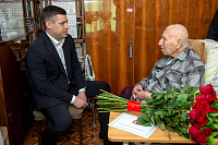 Ветерана Великой Отечественной войны Григория Фаерштейна поздравили с 98-летием