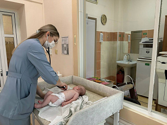 Более 15 лет помогает новорожденным врач Ирина Полухина