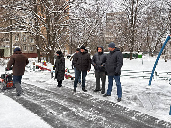 Замглавы Подольска проконтролировал уборку снега в Парковом микрорайоне