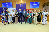 Лучших работников текстильной и легкой промышленности наградили в честь профессионального праздника