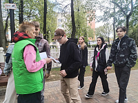 Сотрудники парка Талалихина 10 мая напомнили молодым посетителям о некоторых правилах ЗОЖ