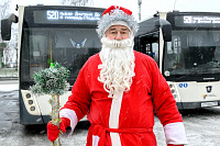 В Подольске водитель автобуса Сергей Оболок в новогодние праздники перевоплощается в Деда Мороза