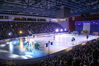 На елке в Ледовом дворце «Витязь» собрались 4 000 ребят и родителей