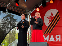 В День Победы прошёл концерт на Октябрьской площади в микрорайоне Климовск