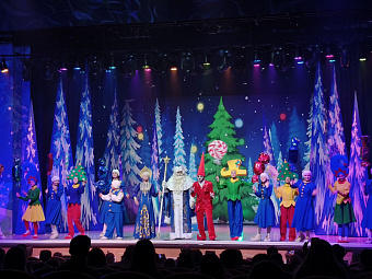 Премьеру своего спектакля «Волшебный шар Деда Мороза» показали в КПЦ «Дубровицы» в Подольске