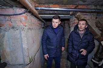 Руководитель муниципалитета проверил ремонт домов в Климовске